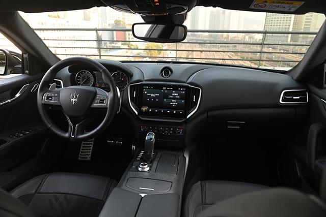 [시승기] 전동화 시대를 앞둔 마세라티의 선택 &ndash; 마세라티 기블리 GT 하이브리드