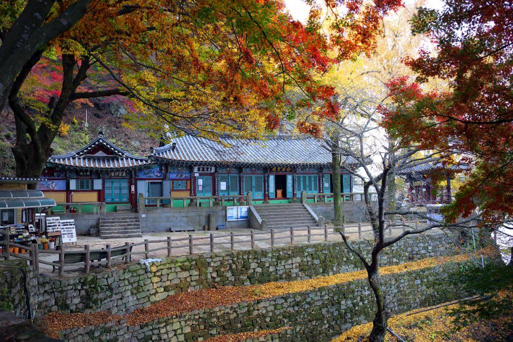 낙화암 - 삼천궁녀 전설의 현장 가슴 아픈 역사가 깃든 절벽