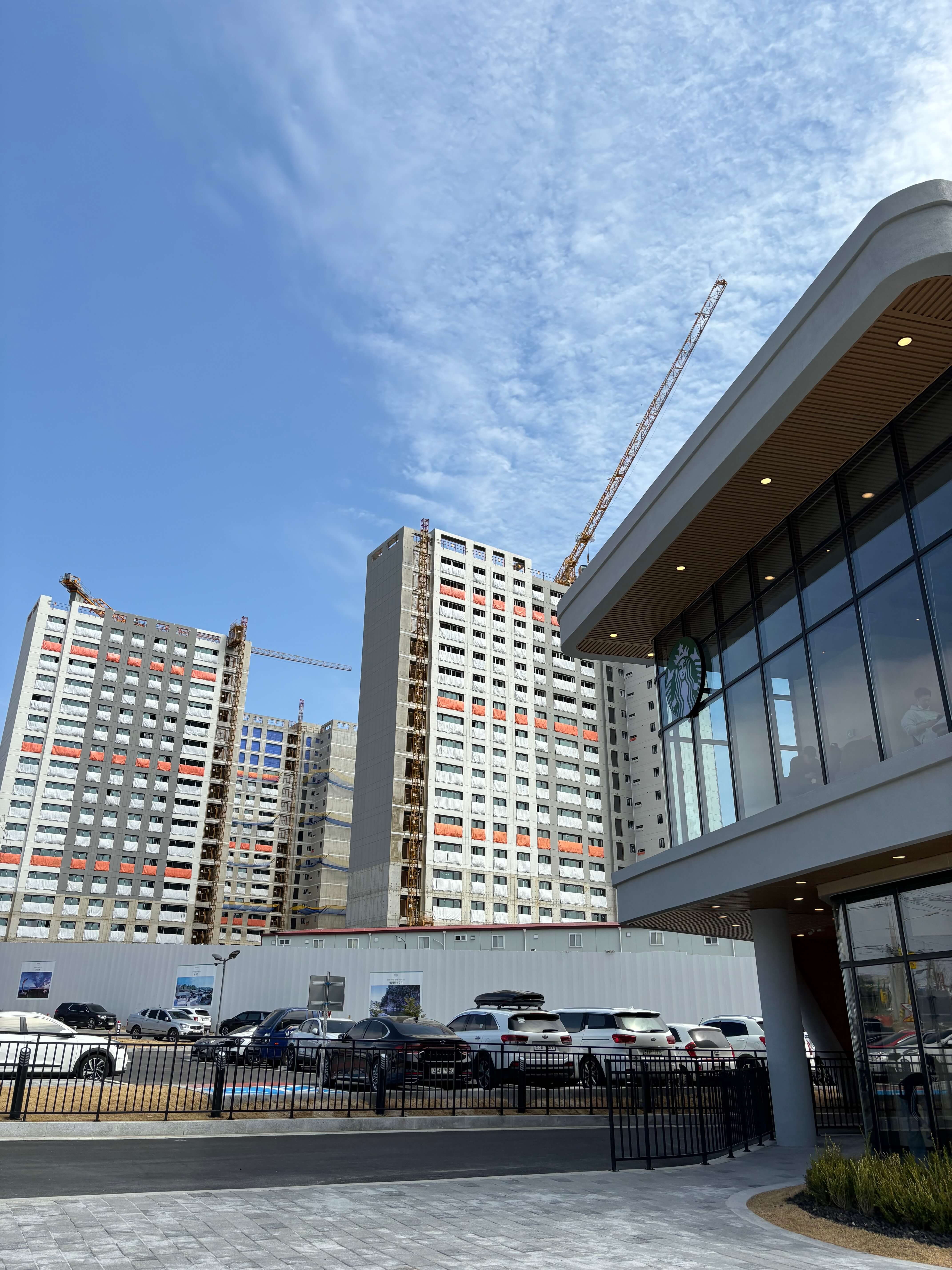 스타벅스 연천전곡DT점 주차장