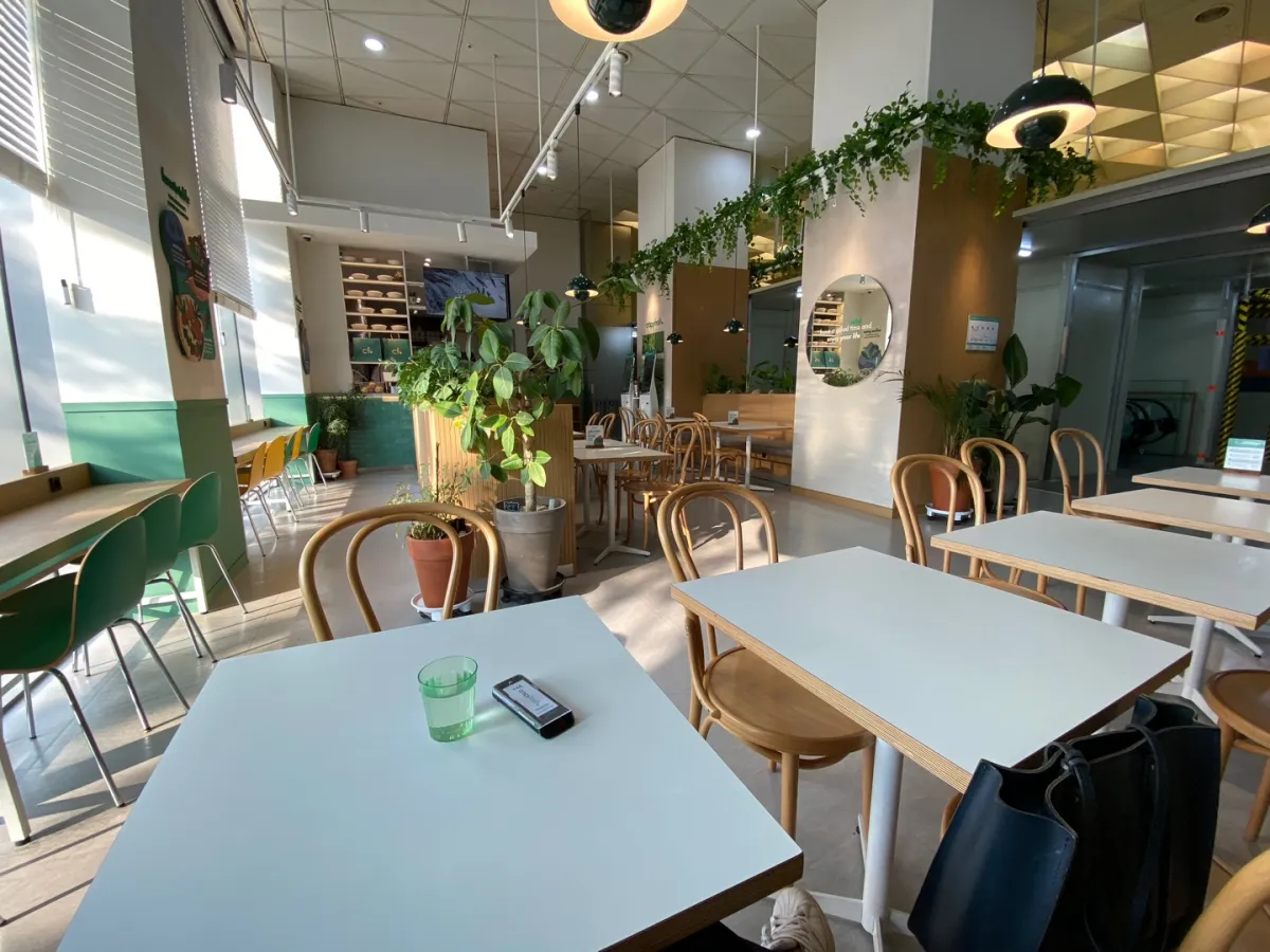샐러드-카페-매장-내부