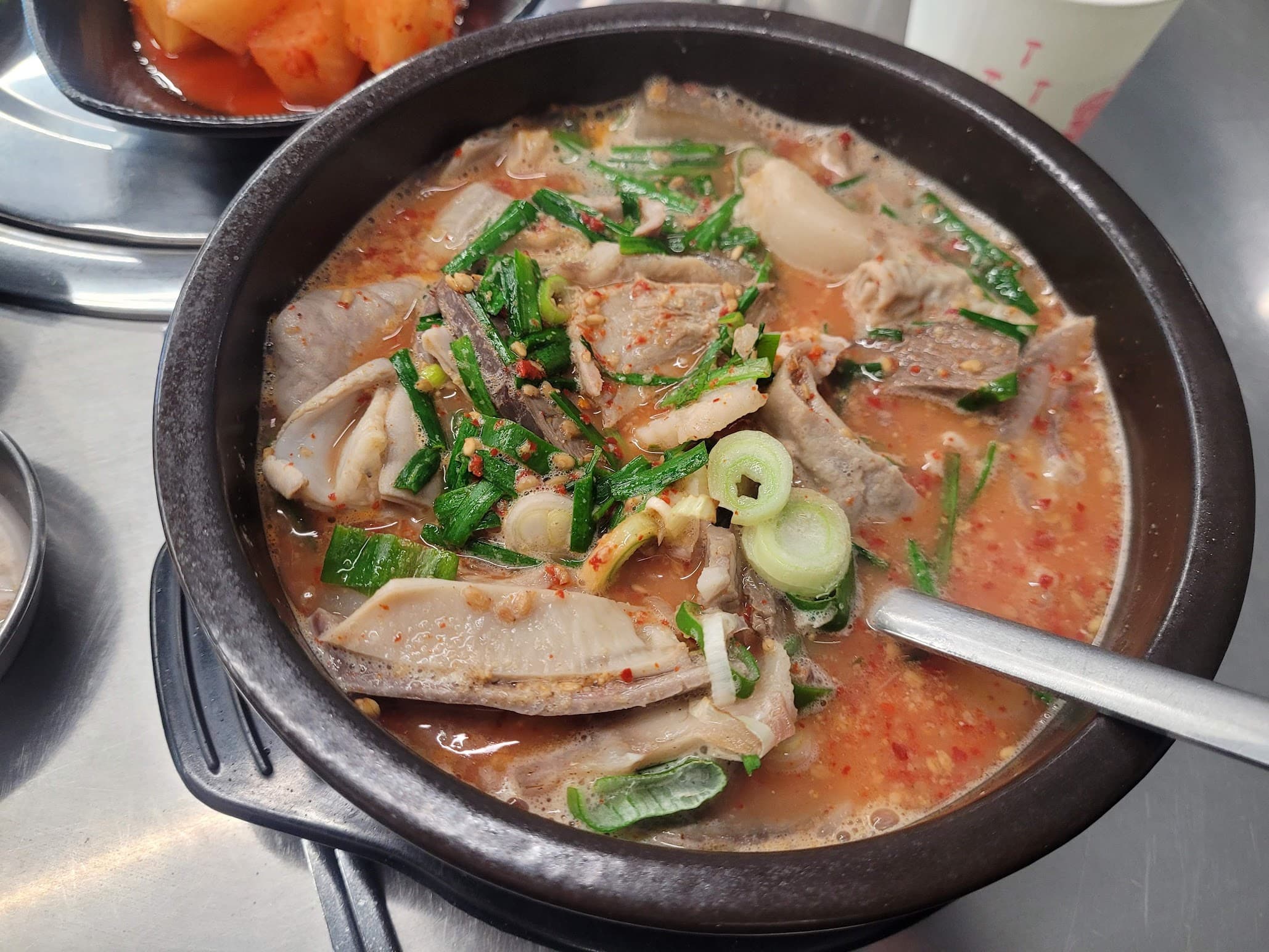 다대기를 섞은 순대국