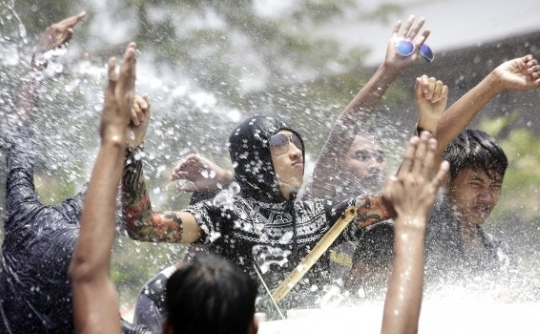 팅얀 물 축제 사진