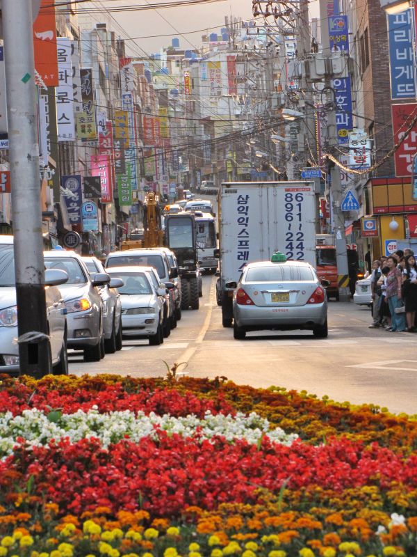 서동삼거리에서 바라본 부곡동 넘어가는 도로
