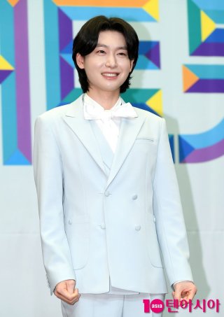 가수김용빈가수팬카패,나이,프로필,사주,음악,부모,할머니,아버지,펜카페,소속사,노래,고향