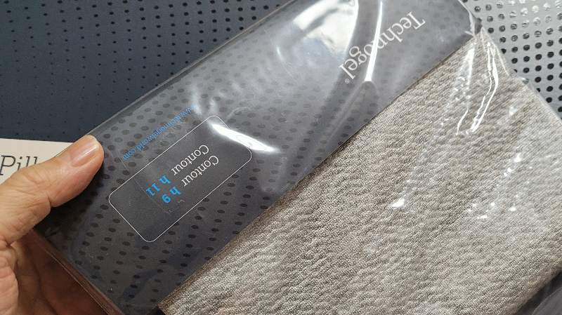 테크노젤 베게(4) - 테크노젤 베게 구입시 상품으로 받은 베게커버입니다. 테크노젤 베게는 베게 커버값도 꽤 비쌉니다.