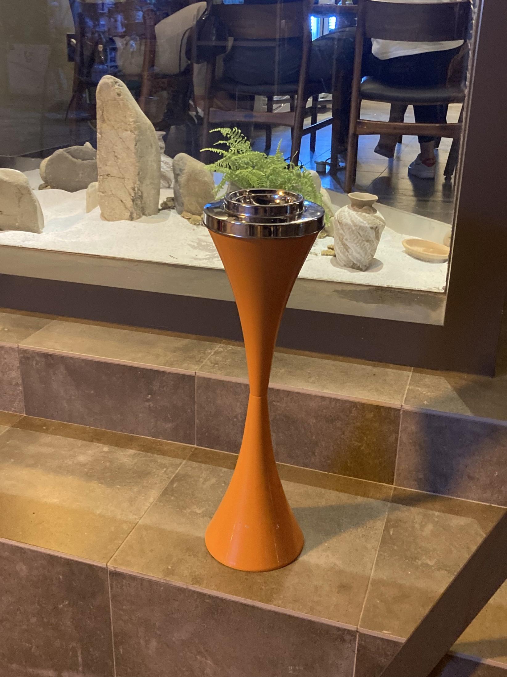 비스트로무진-재떨이