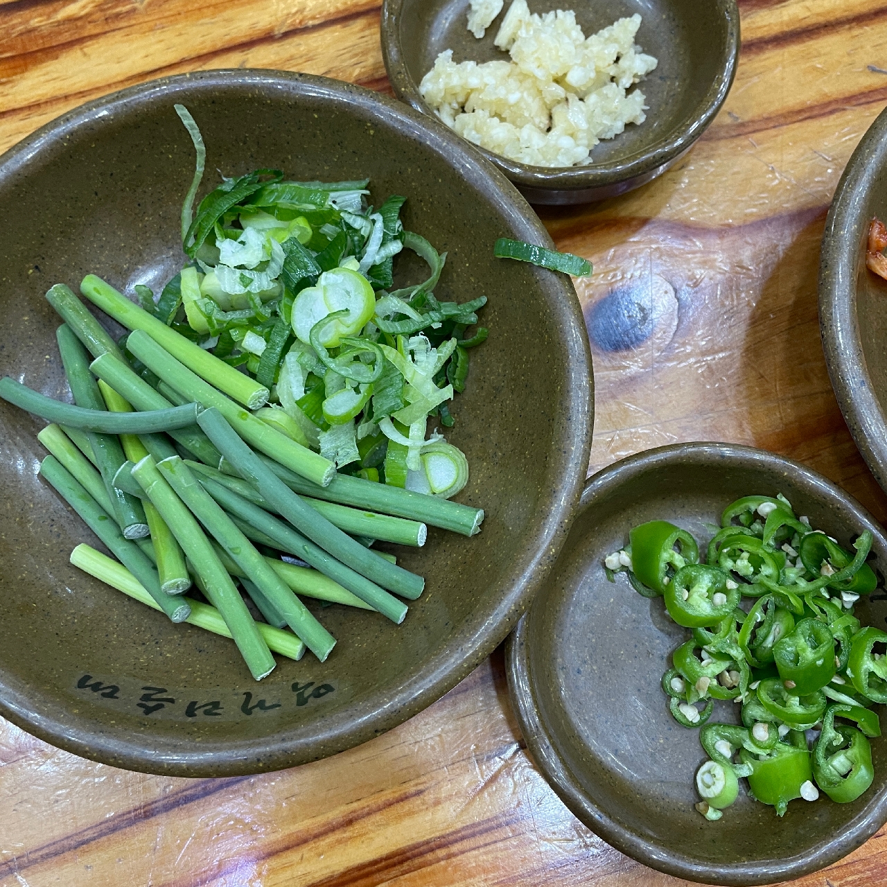 병천 아우내 먹거리 순대 반찬으로 나오는 마늘쫑