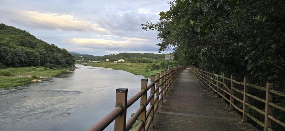 섬강 자전거길 - 산과 강이 어우러진 강원도의 절경