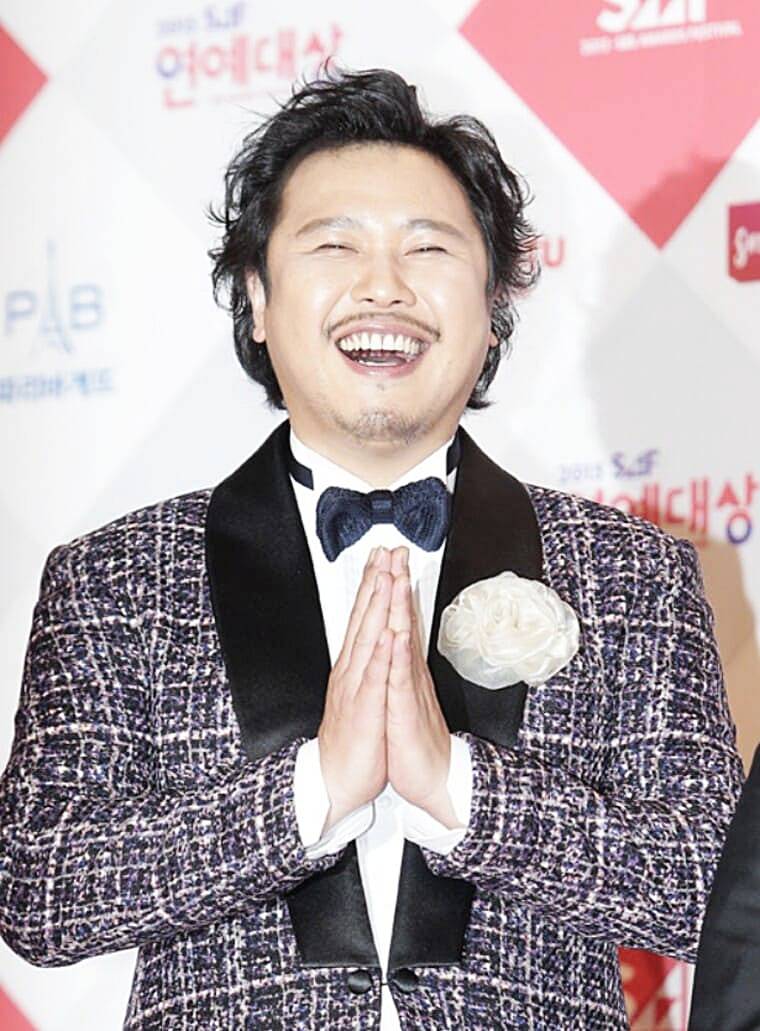 가수-육중완