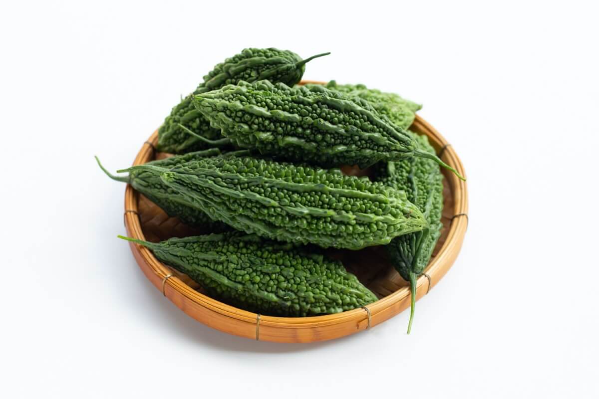 소쿠리에-담긴-여주