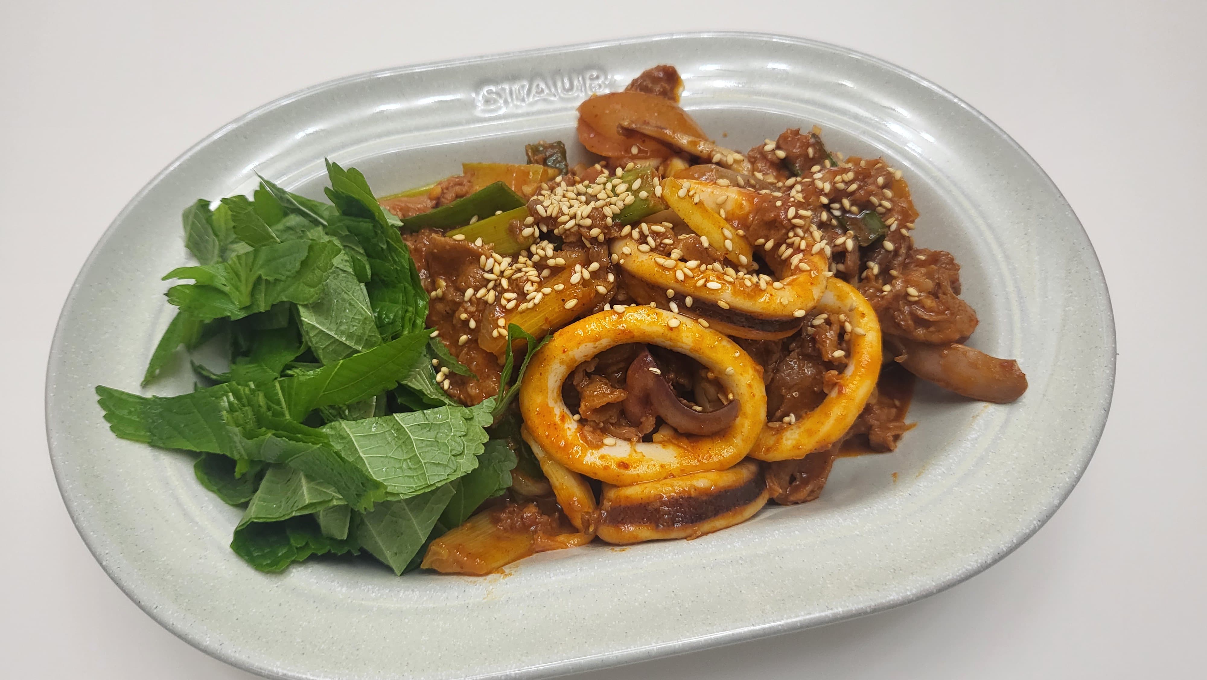입맛 당기는 매운 오징어 불고기볶음, 이거하나면 저녁메뉴로 딱이죠!