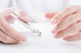 손톱이 잘 부러지는 이유