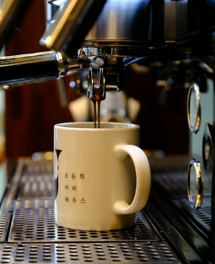 오늘N 2509회 세상 속으로 국산 우유 라테 맛집 조윤희 커피하우스