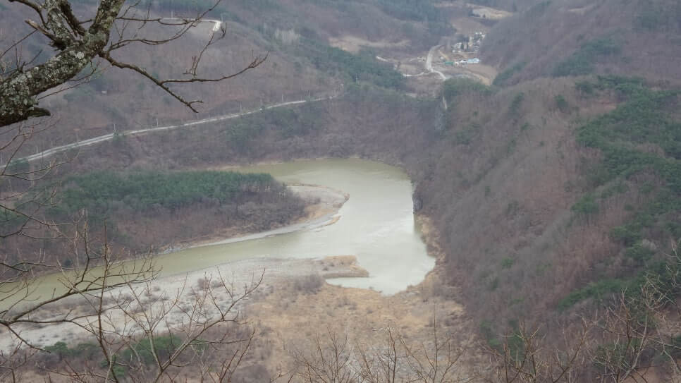 100대 명산 등산하기 스물세번째 동강 백운산 등산하면서 굽이굽이 흐르는 동강과 주변 산들이 연출해 내는 절경
