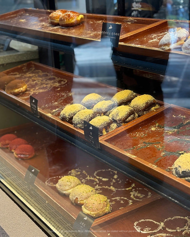 흑사당 도넛 메뉴들