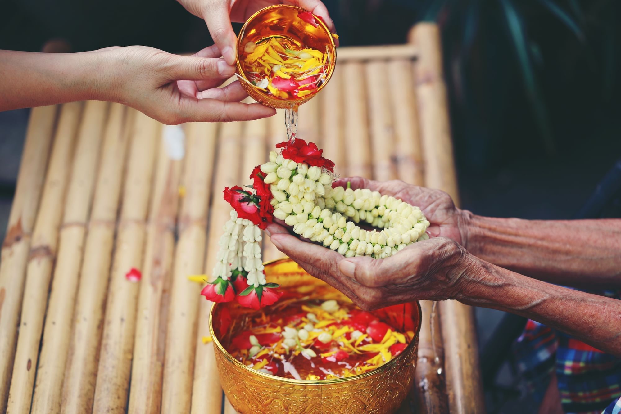 4월의 태국은 물바다! 쏭크란 축제 완전 정복 (1편: 방콕편)