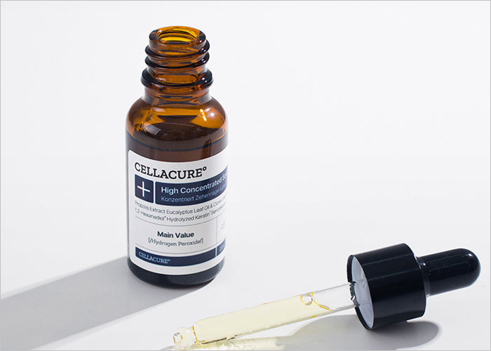 셀라큐어 제품이미지, 발톱에 도포한 장면