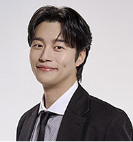 박도라 가족 : 화려함 속에 감춰진 그림자