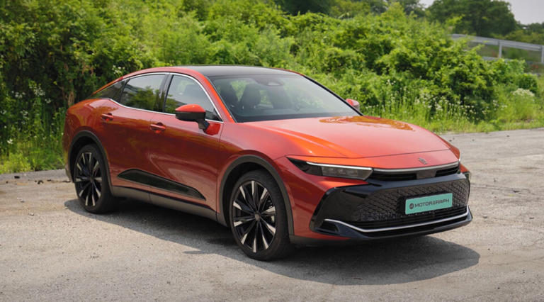 토요타 크라운 vs 제네시스 GV70 비교