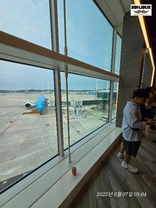 인천공항 입국장 내 흡연실 모습