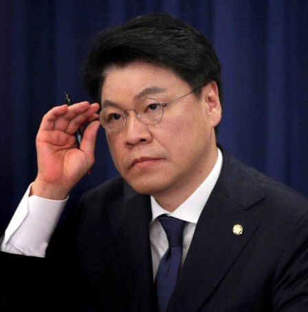 장제원 프로필 나이 고향 학력 아버지 가족관계 불출마 이유