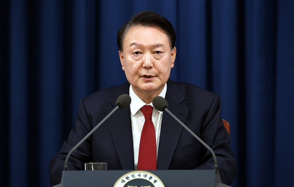 윤석열 대통령이 지난 3일 밤 서울 용산 대통령실 청사에서 비상계엄령을 선포하고 있다. 2024.12.3 [대통령실 제공. 재판매 및 DB 금지] [사진=연합뉴스]