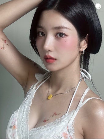 권은비 콘서트, 더 레드, 2025년 8월, 티켓 예매, 인터파크 티켓, 권은비 공연, 울림엔터테인먼트, 아이즈원, 솔로 콘서트, 세트리스트, 좌석 정보, 콘서트 후기, 팬미팅, 굿즈, 포토존, 응원봉, 권은비 팬클럽