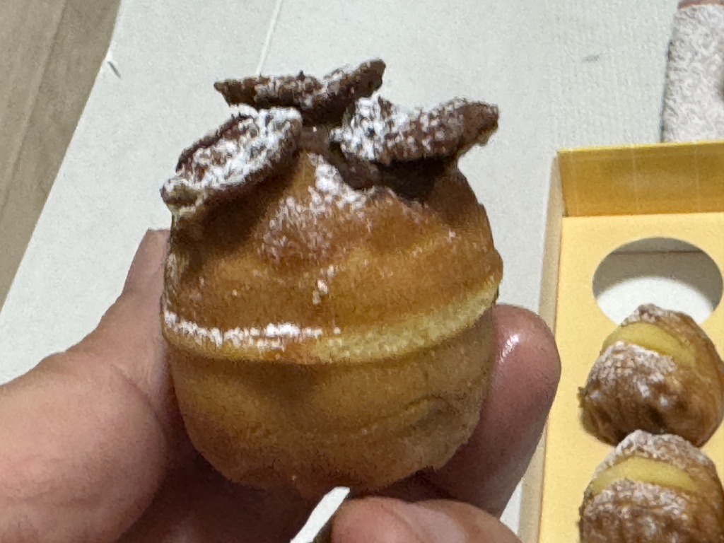 바삭한 식감의 쌀로만든 호두과자