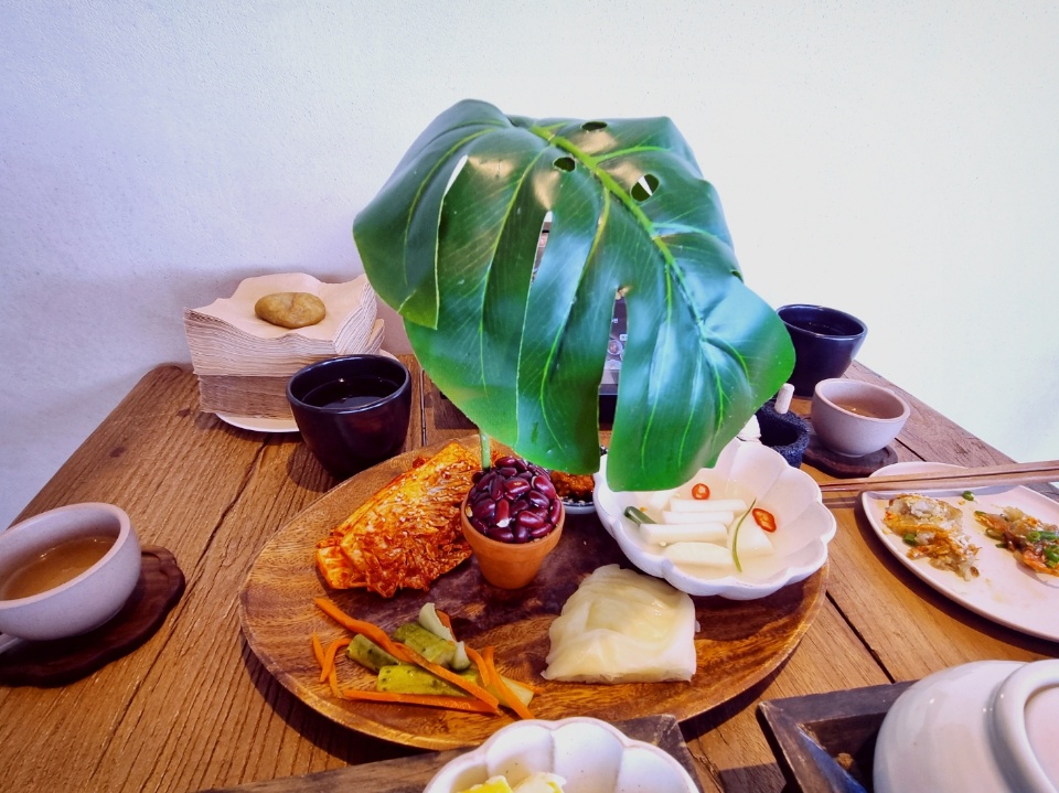 인천 영종도맛집 갈만한곳: 차분한 오션뷰 한식당 '바다앞테이블'