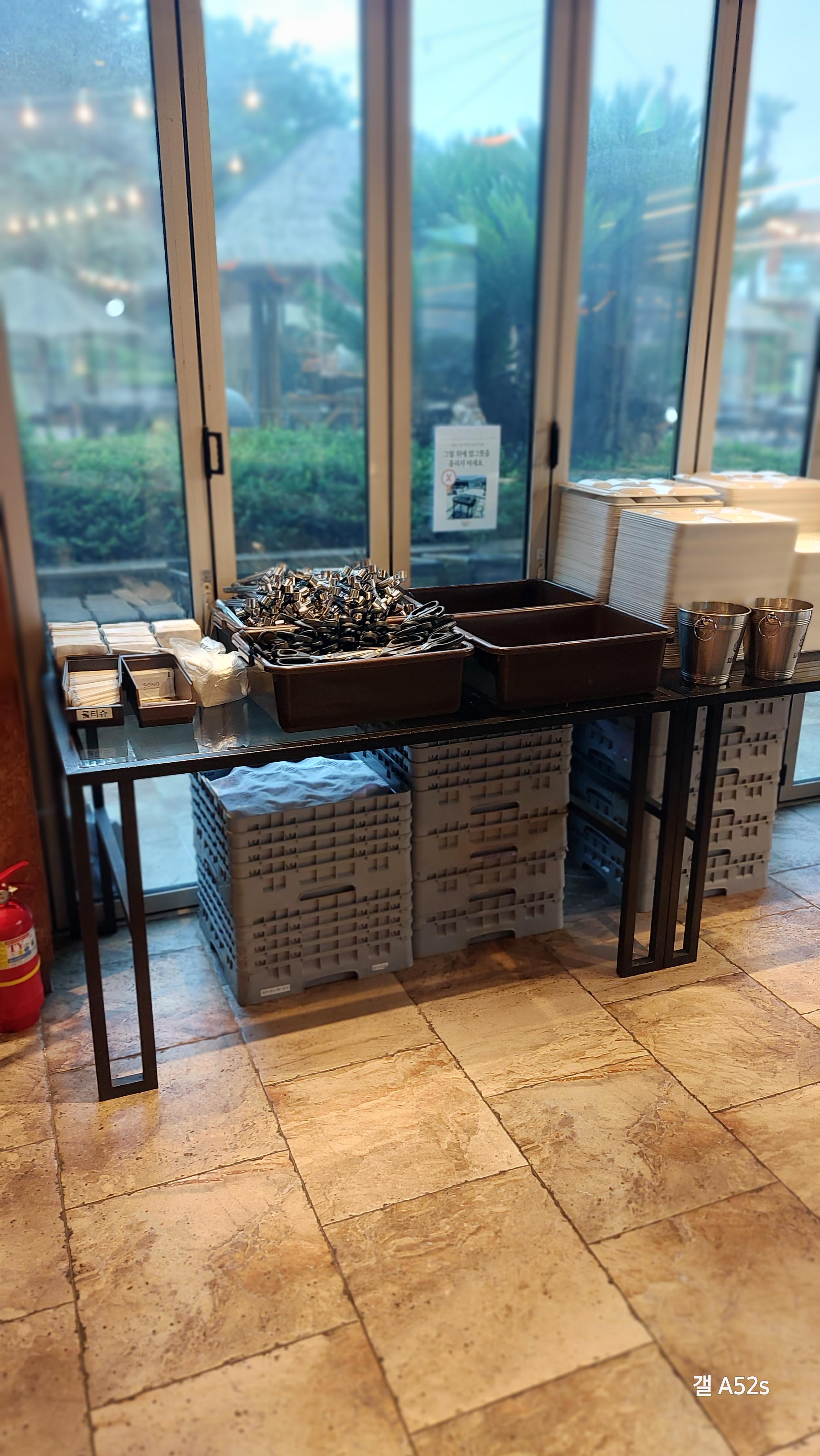 소노캄 거제 바베큐 팩토리 샐프바 도구들