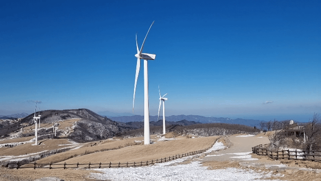 대관령 삼양목장 전망대 돌아가는 풍력 발전기.gif