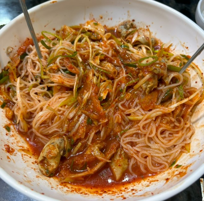 남은 골뱅이무침에 비벼 먹는 국수 맛 또한 일품