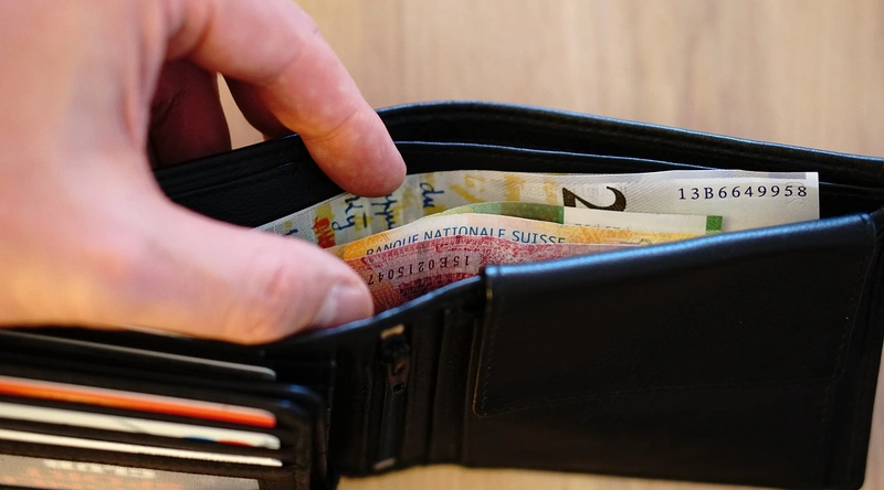 큰 돈 줍는 꿈해몽 - 재물의 상징과 의미