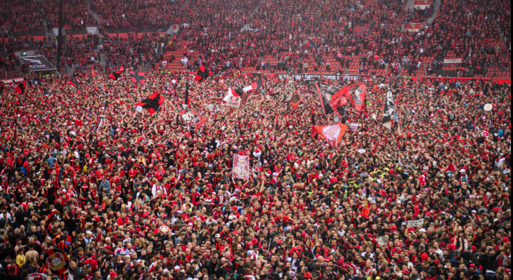 레버쿠젠 우승 팬들 사진