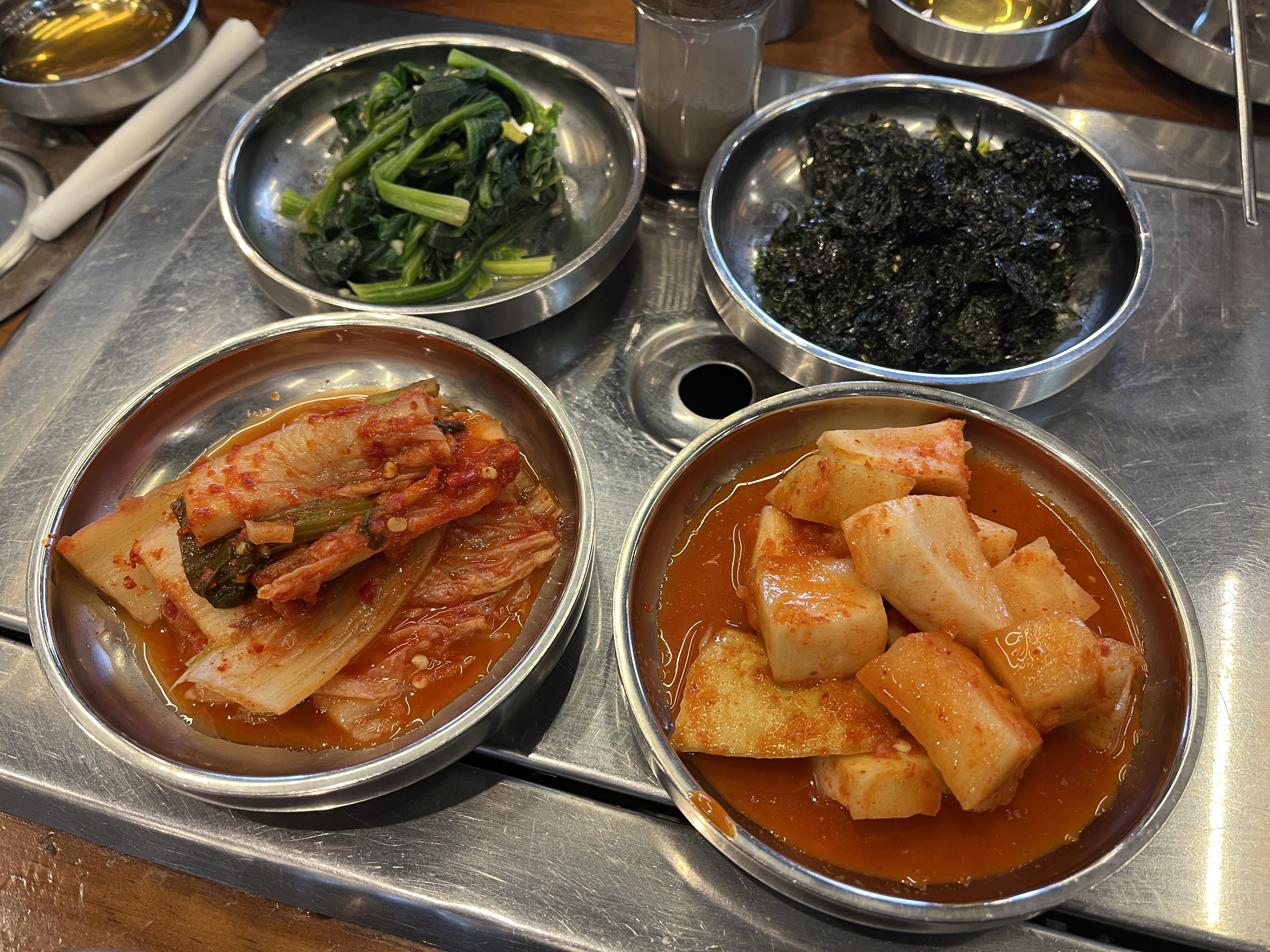 한우돈가 기본 반찬