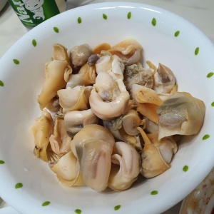 접시에-담긴-골뱅이