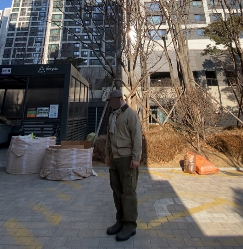 데일리룩('26.1.28.)하운드투스 체크 빈티지 구제 볼캡, 그레이휴 사파리 점퍼 재킷, 세컨모놀로그 코튼 머플러 목도리, 프리즘웍스 카고 팬츠, 블런드스톤 585 러스틱브라운