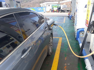 셀프 주유소 차량 주유