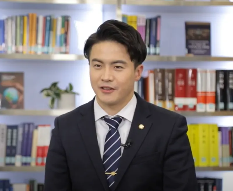 국회의원 인터뷰8.webp