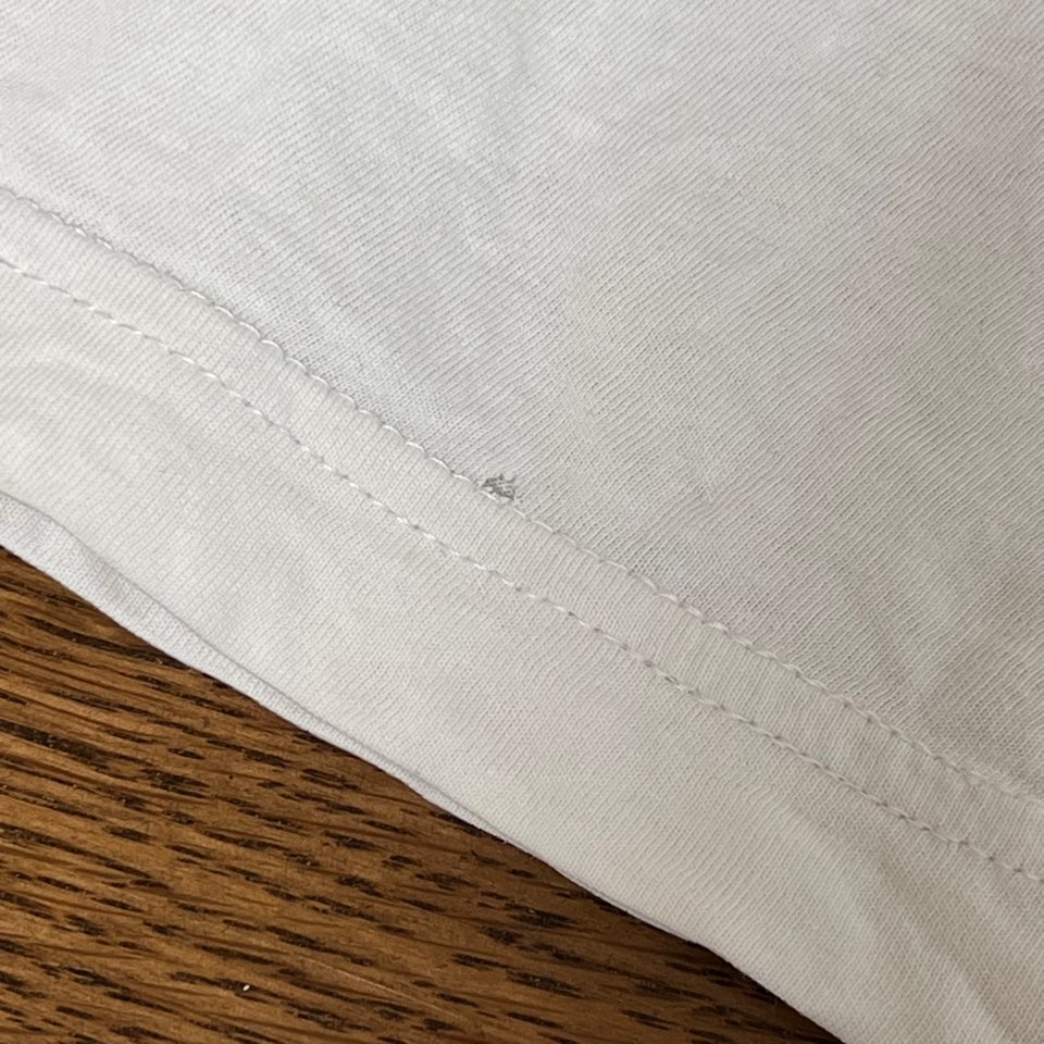 코튼 100% 라운드넥 티셔츠 마감상세 사진