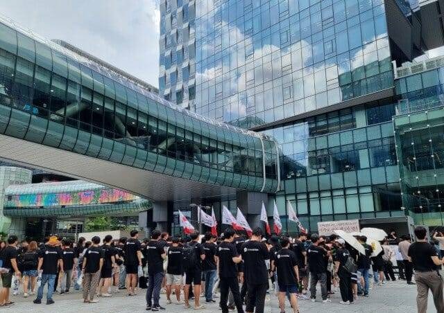 임금 교섭 결렬로 고용 안정과 경영진 보상 체계 개선 