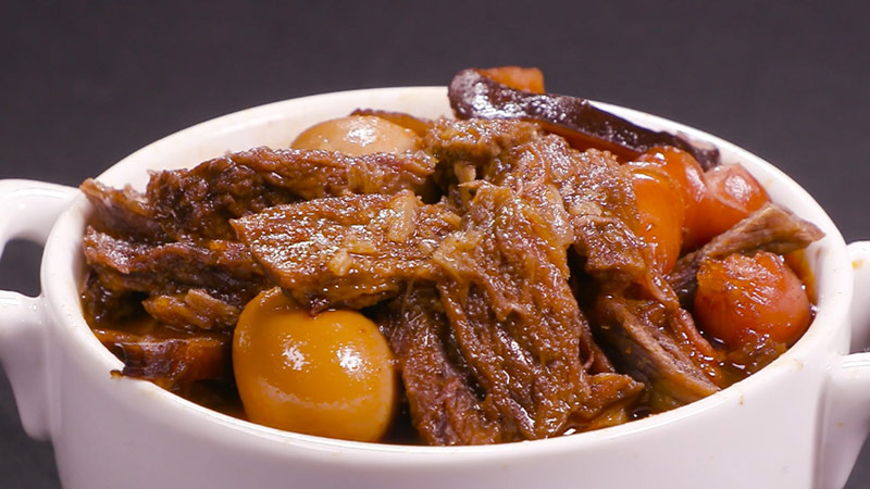 이찬원 불닭 장조림 그릇에 담긴 이미지