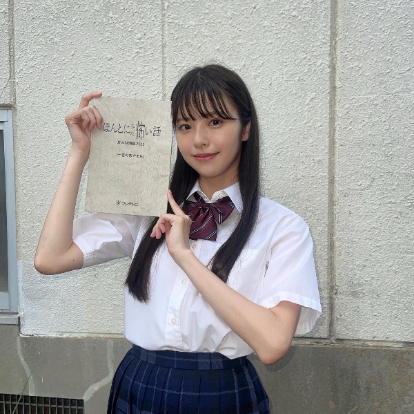 대본을 들고 사진 찍은 스즈키 유카(Yuka Suzuki)