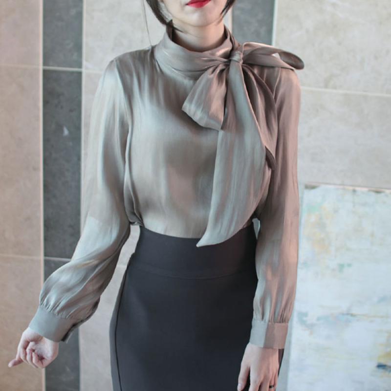 새틴 왕 리본 타이 하이넥 블라우스