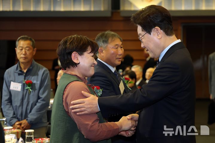 이재명 대통령 어버이날 눈물의 축사 분석: 노인 일자리 115만 개와 연금 개선 등 4대 복지 정책 총정리