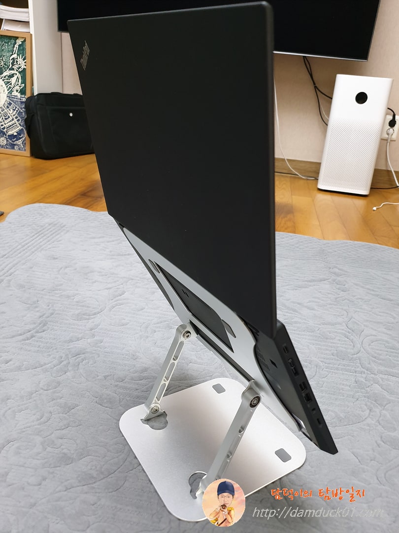 Thinkpad T14 거치 뒷모습