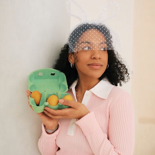 2주 챌린지! 피부 탱탱 음식 달걀먹는 여성