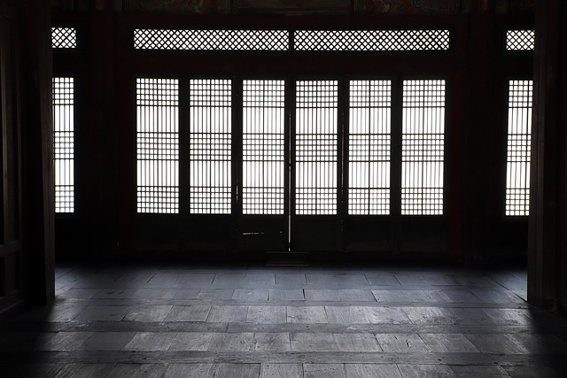 궁궐 창살에서 발견한 타이포그래피의 리듬