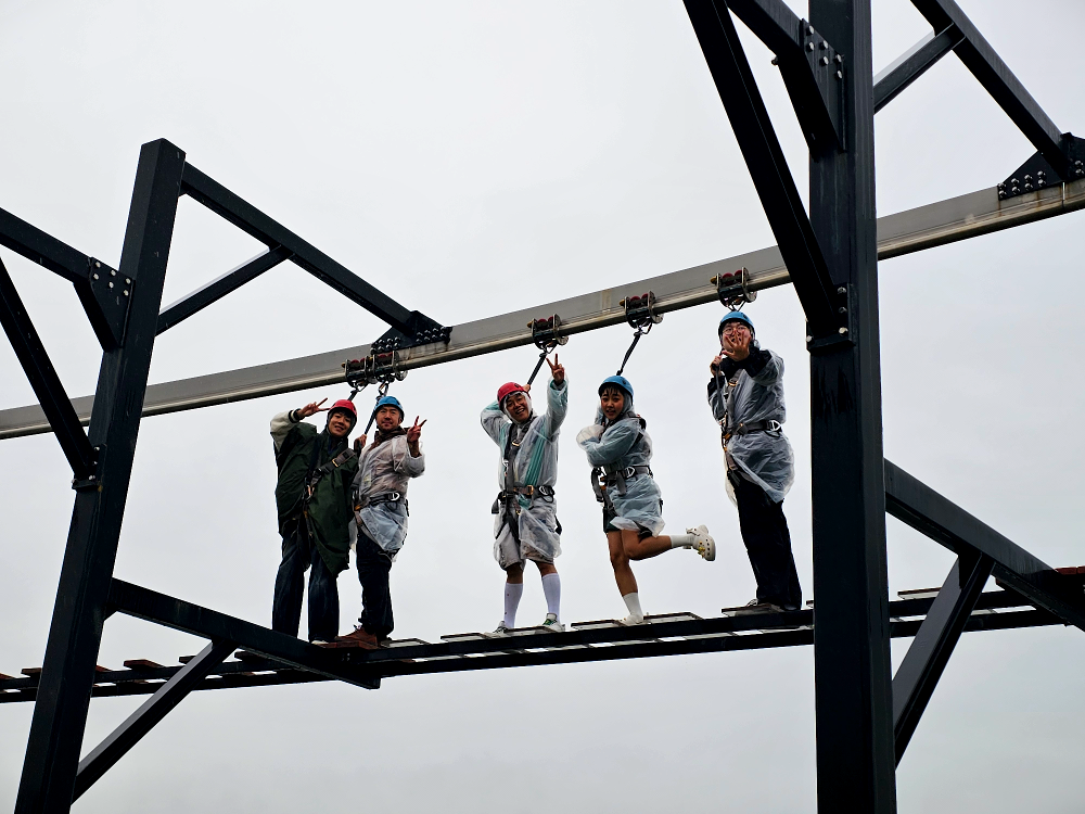 여수예술랜드 스카이워크를 체험하고 있는 KBS 개그콘서트 출연진들2