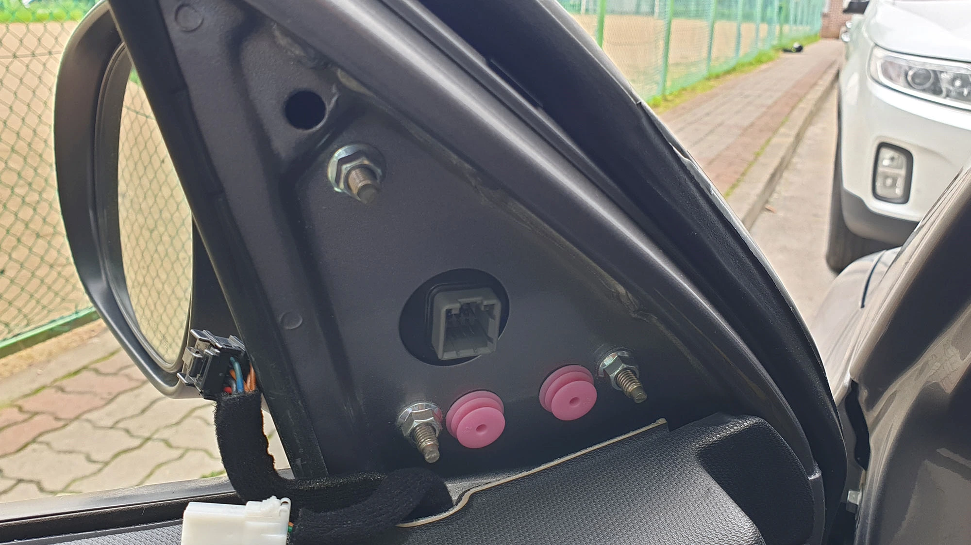 사이드미러 고정 모습